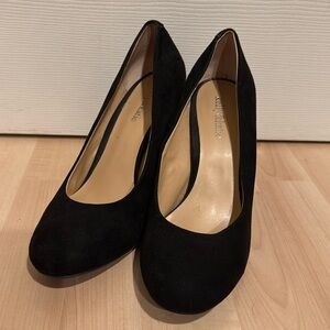 Kelly and Katie Suede Black Heels 10M